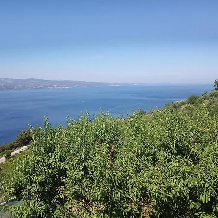 Cheerful Two Bedroom With Panoramic View In 셀리나